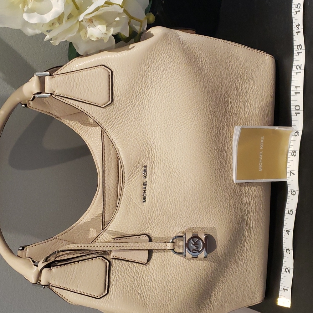 ❣️💫MARK DOWN 💫❣️Michael Kors cream Bag - Picture 9 of 13